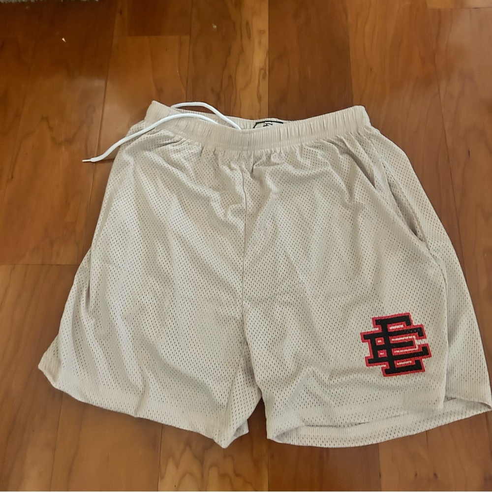 Eric Emmanuel EE Basic Short
Size large
Never worn
Send offers